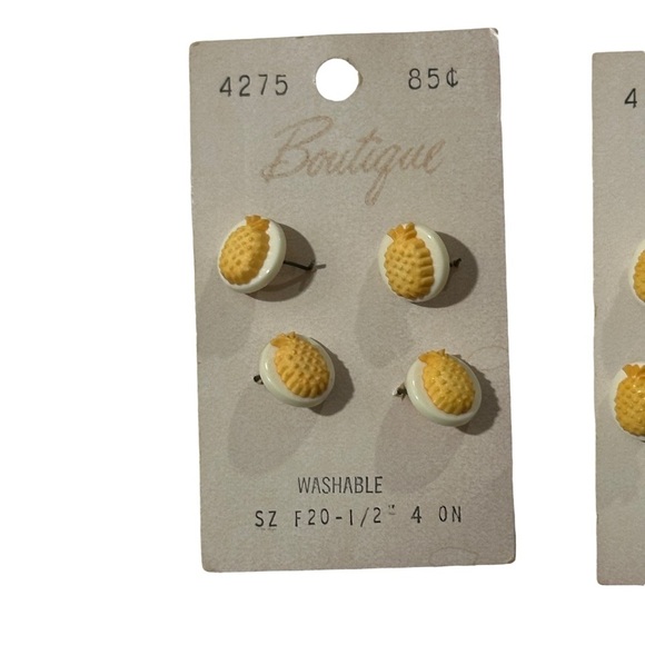 Vintage 12 Boutique Washable Round White Yellow Pineapples Buttons F20 1/2” NOS - Picture 2 of 4